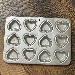 Wilton Aluminum 6-cavity mini heart baking pan